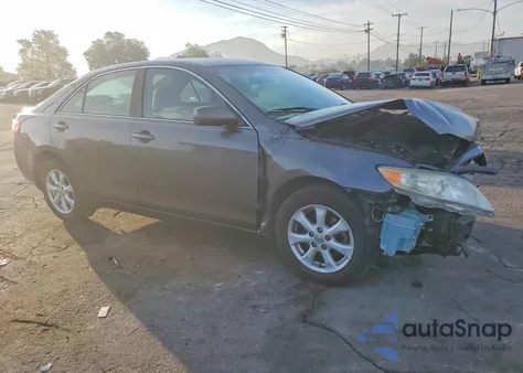 2010 Toyota Camry Le z USA, uszkodzony, nr VIN 4T4BF3EK2AR021396